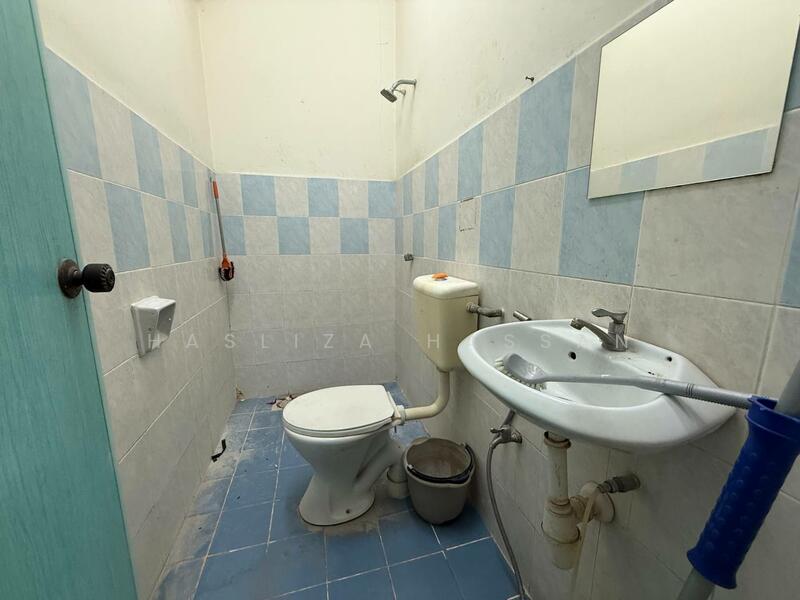 2-storey Terraced House for Sale in Semenyih (Selangor) - Hasliza Hassan - Bathroom - PropertyGuru.com.my