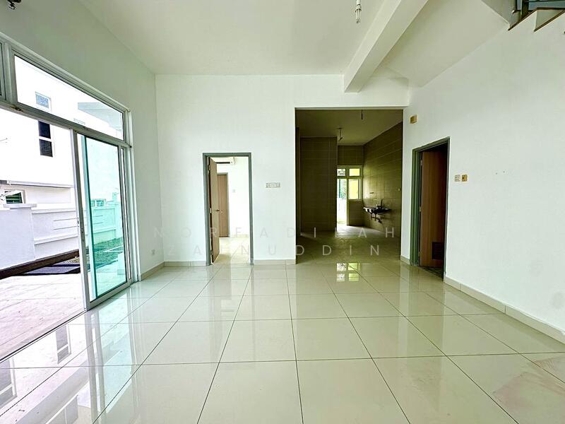 Semi-Detached House for Sale in Shah Alam (Selangor) - NORFADILAH ZAINUDDIN - Living Room - PropertyGuru.com.my