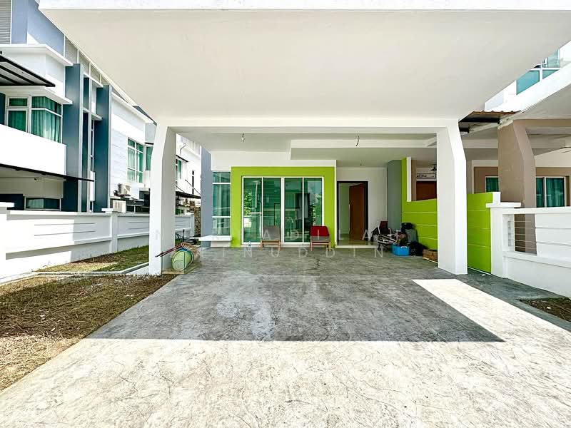Semi-Detached House for Sale in Shah Alam (Selangor) - NORFADILAH ZAINUDDIN - Exterior - PropertyGuru.com.my