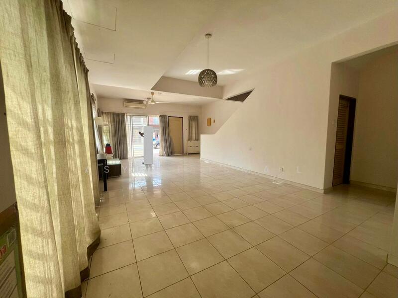 Alam D'16 Residency untuk Untuk Dijual - RM 790,000, Mac 2026 - Living Room - PropertyGuru.com.my