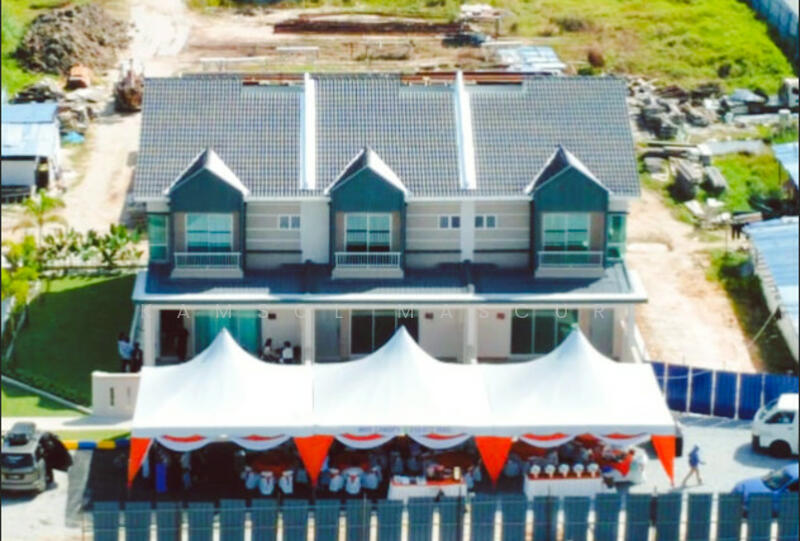 2-storey Terraced House for Sale in Taman Pertama (Sabak Bernam) - Kamsol Mascuri - Exterior - PropertyGuru.com.my