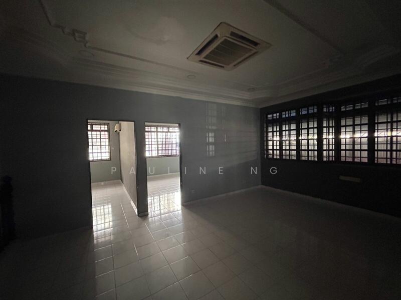 Taman Pelangi untuk Untuk Disewa - RM 25,000 /bulan, Feb 2026 - Living Room - PropertyGuru.com.my