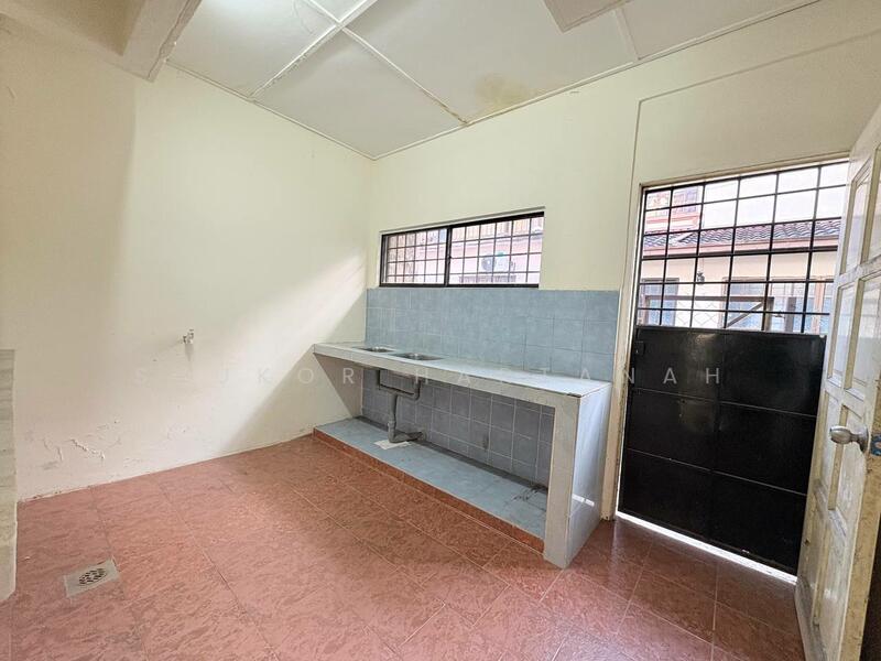 Double Storey Terrace House Jalan Nova U5 Subang Bestari Shah Alam untuk Untuk Dijual - RM 570,000, Feb 2026 - Kitchen - PropertyGuru.com.my