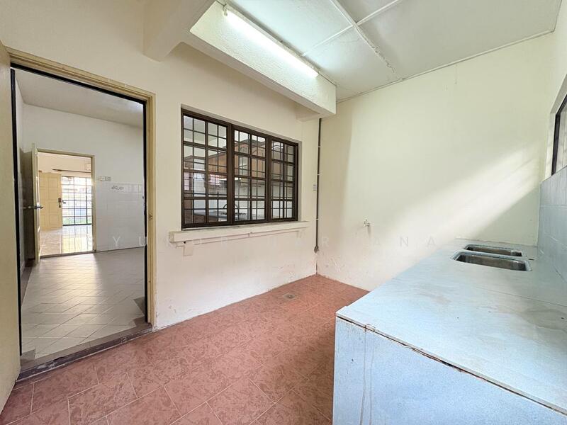 Double Storey Terrace House Jalan Nova U5 Subang Bestari Shah Alam untuk Untuk Dijual - RM 570,000, Feb 2026 - Kitchen - PropertyGuru.com.my