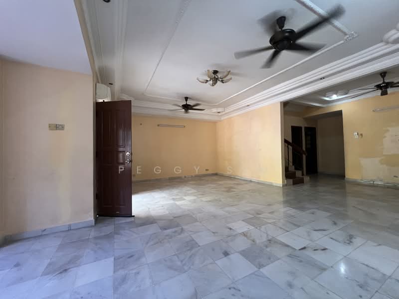 2.5-storey Terraced House for Sale in BANDAR PUCHONG JAYA (Puchong) - Peggy Sim - Living Room - PropertyGuru.com.my