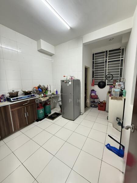 Service Residence for Sale at Sky Gardens Residences - John Pharn - Kitchen - PropertyGuru.com.my