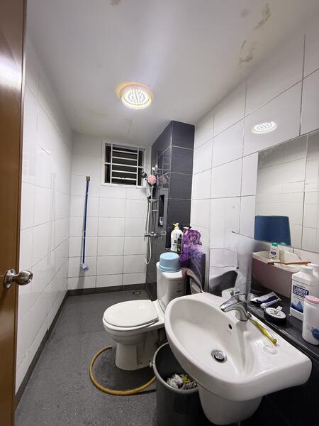 Service Residence for Sale at Sky Gardens Residences - John Pharn - Bathroom - PropertyGuru.com.my