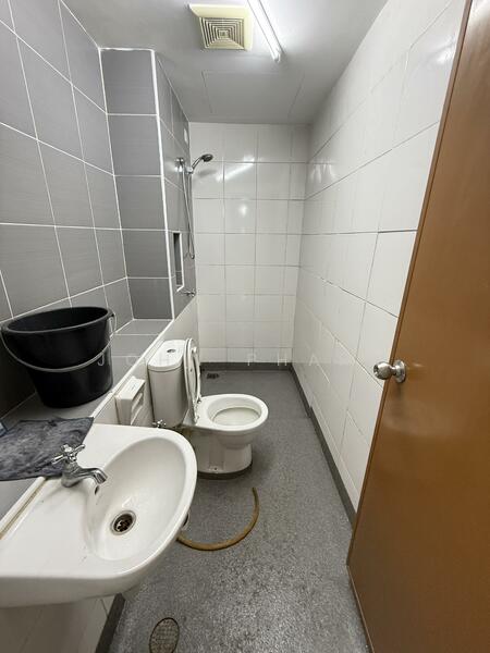 Service Residence for Sale at Sky Gardens Residences - John Pharn - Bathroom - PropertyGuru.com.my