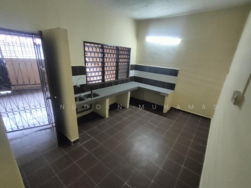 2-storey Terraced House for Sale in Hutan Melintang (Perak) - Muinuddin Muhamad - Kitchen - PropertyGuru.com.my