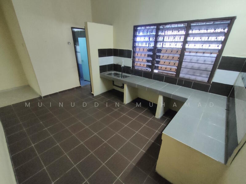 2-storey Terraced House for Sale in Hutan Melintang (Perak) - Muinuddin Muhamad - Kitchen - PropertyGuru.com.my