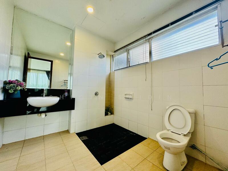 Kayangan Heights untuk Untuk Dijual - RM 3,500,000, Feb 2026 - Bathroom - PropertyGuru.com.my
