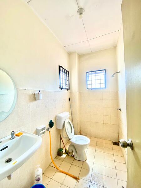 2-storey Terraced House for Sale in Taman Universiti Bangi (Kajang) - Mohd Nuruddin Hussin - Bathroom - PropertyGuru.com.my