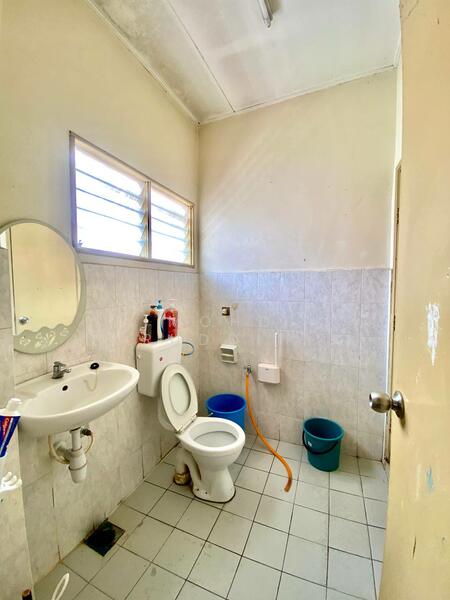 2-storey Terraced House for Sale in Taman Universiti Bangi (Kajang) - Mohd Nuruddin Hussin - Bathroom - PropertyGuru.com.my