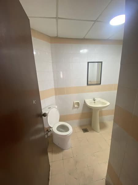Condominium for Sale at Villa Puteri - Kenny Lee - Bathroom - PropertyGuru.com.my