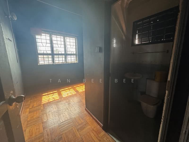 Commercial Bungalow for Rent in Taman Century (Johor Bahru) - Tan Bee Bee - Bathroom - PropertyGuru.com.my