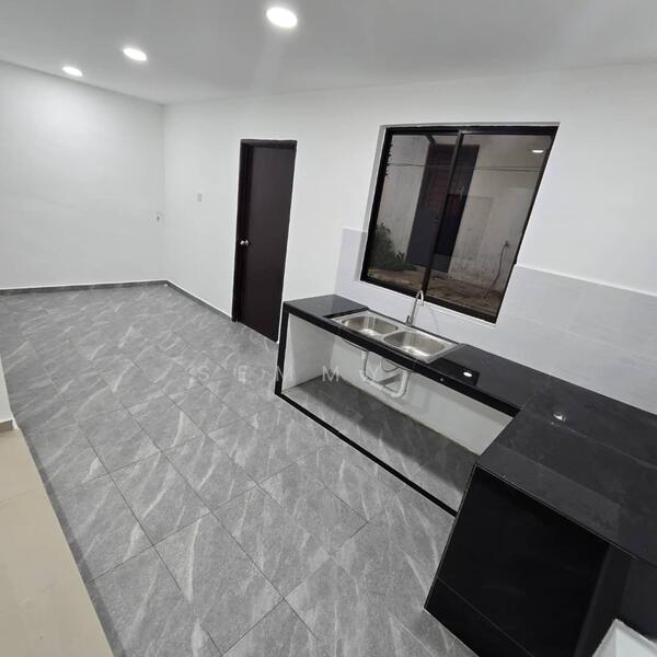 Taman Nesa untuk Untuk Dijual - RM 375,000, Feb 2026 - Kitchen - PropertyGuru.com.my