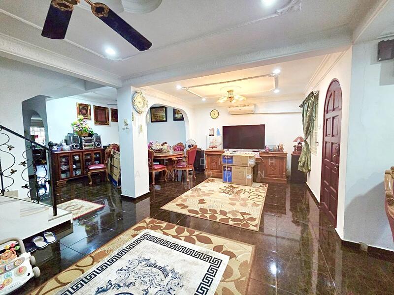 2-storey Terraced House for Sale in Bukit Jelutong (Shah Alam) - NORFADILAH ZAINUDDIN - Living Room - PropertyGuru.com.my