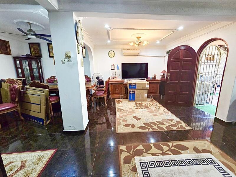 2-storey Terraced House for Sale in Bukit Jelutong (Shah Alam) - NORFADILAH ZAINUDDIN - Living Room - PropertyGuru.com.my