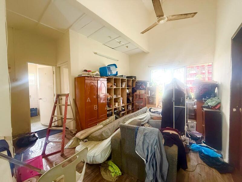 2-storey Terraced House for Sale in SS2 (Petaling Jaya) - Mohd Aizat Saiful Bahri - Living Room - PropertyGuru.com.my