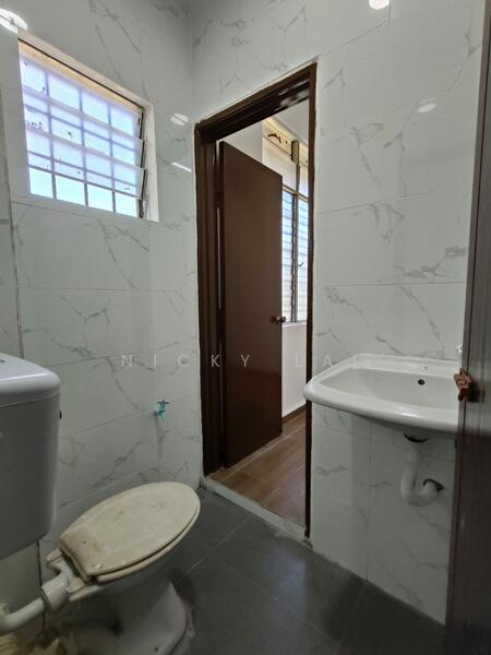 2-storey Terraced House for Sale in (Bukit Sentosa) Seksyen Bs2 (Serendah) - Nicky Lai - Bathroom - PropertyGuru.com.my