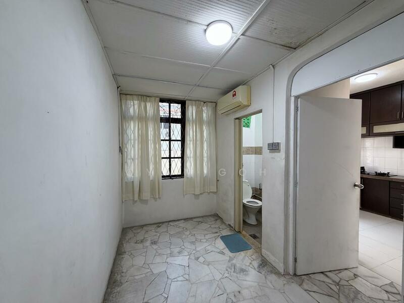 2-storey Terraced House for Rent in Taman Pekaka (Sungai Dua) - Qyan Goh - Bathroom - PropertyGuru.com.my