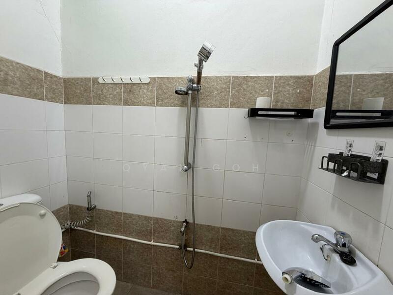 2-storey Terraced House for Rent in Taman Pekaka (Sungai Dua) - Qyan Goh - Bathroom - PropertyGuru.com.my