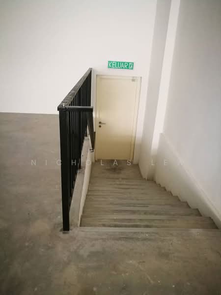 Shop for Rent in Taman Bukit Serdang (Seri Kembangan) - Nicholas Lew - Corridor - PropertyGuru.com.my