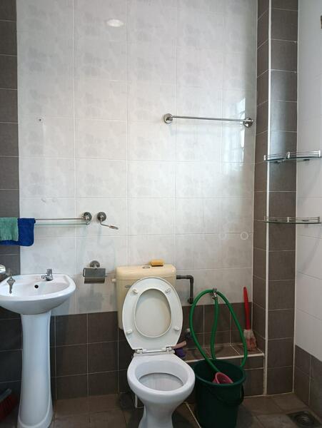2-storey Terraced House for Rent in Bandar Seri Botani (Simpang Pulai) - Qazin Khoo - Bathroom - PropertyGuru.com.my