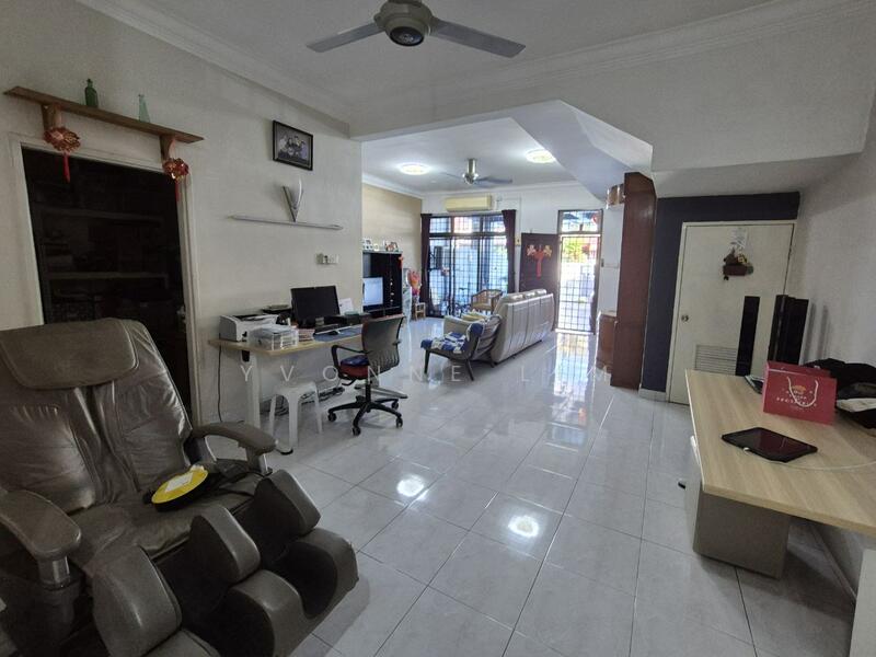 2-storey Terraced House for Sale in Taman Desa Tebrau (Tebrau) - Yvonne Lim - Living Room - PropertyGuru.com.my