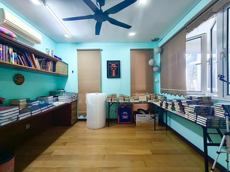 Bungalow for Sale in Bukit Jelutong (Shah Alam) - NORFADILAH ZAINUDDIN - Study - PropertyGuru.com.my