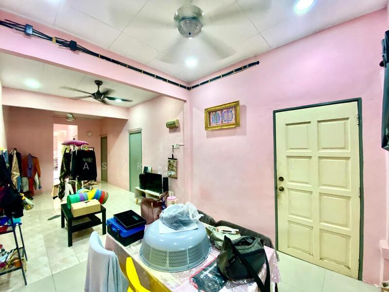 1-storey Terraced House for Sale in Jenjarom (Selangor) - Asyraf Ismail - Living Room - PropertyGuru.com.my