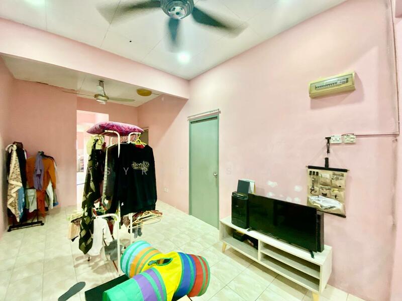 1-storey Terraced House for Sale in Jenjarom (Selangor) - Asyraf Ismail - Living Room - PropertyGuru.com.my