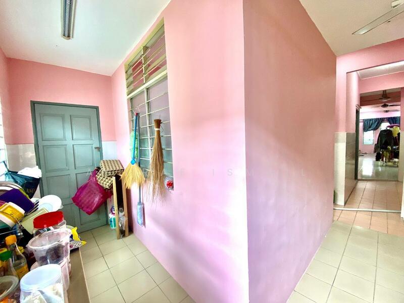 1-storey Terraced House for Sale in Jenjarom (Selangor) - Asyraf Ismail - Corridor - PropertyGuru.com.my