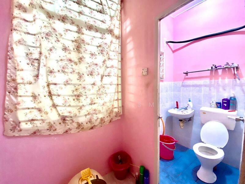 1-storey Terraced House for Sale in Jenjarom (Selangor) - Asyraf Ismail - Bathroom - PropertyGuru.com.my