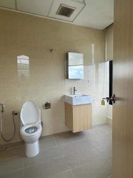 Vista Tower @ The Intermark untuk Untuk Disewa - RM 51,012 /bulan, Feb 2026 - Bathroom - PropertyGuru.com.my