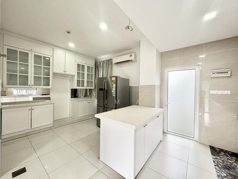 Semi-Detached House for Rent in Cyberjaya (Selangor) - Hakim Ali - Kitchen - PropertyGuru.com.my