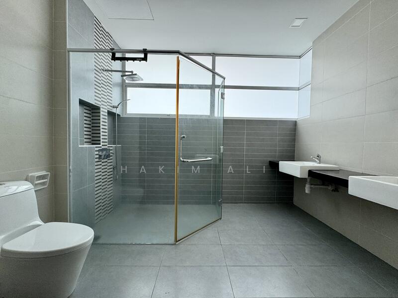 Semi-Detached House for Rent in Cyberjaya (Selangor) - Hakim Ali - Bathroom - PropertyGuru.com.my