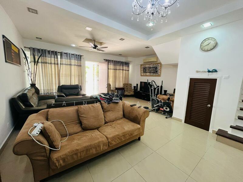Terraced House for Sale in Subang Jaya (Selangor) - Zainul Rashid - Living Room - PropertyGuru.com.my