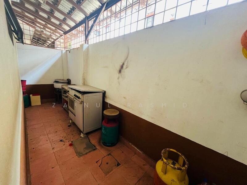2-storey Terraced House for Sale in Putra Heights (Subang Jaya) - Zainul Rashid - Kitchen - PropertyGuru.com.my