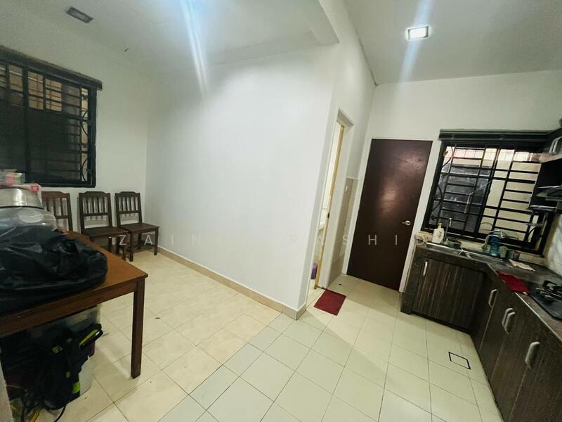 2-storey Terraced House for Sale in Putra Heights (Subang Jaya) - Zainul Rashid - Kitchen - PropertyGuru.com.my