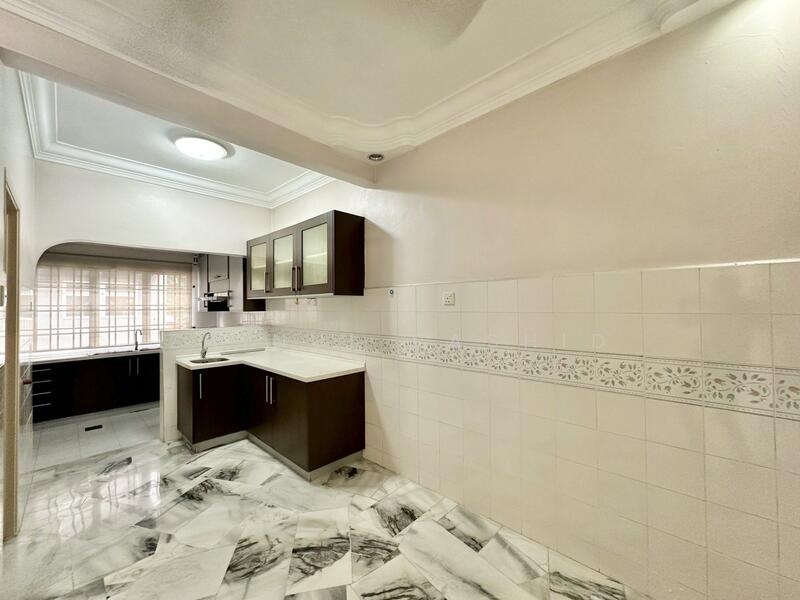 2-storey Terraced House for Sale in Putra Heights (Subang Jaya) - Zainul Rashid - Kitchen - PropertyGuru.com.my