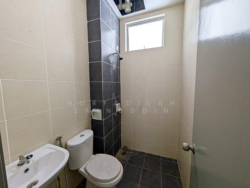 Townhouse for Sale in Kuala Selangor (Selangor) - NORFADILAH ZAINUDDIN - Bathroom - PropertyGuru.com.my