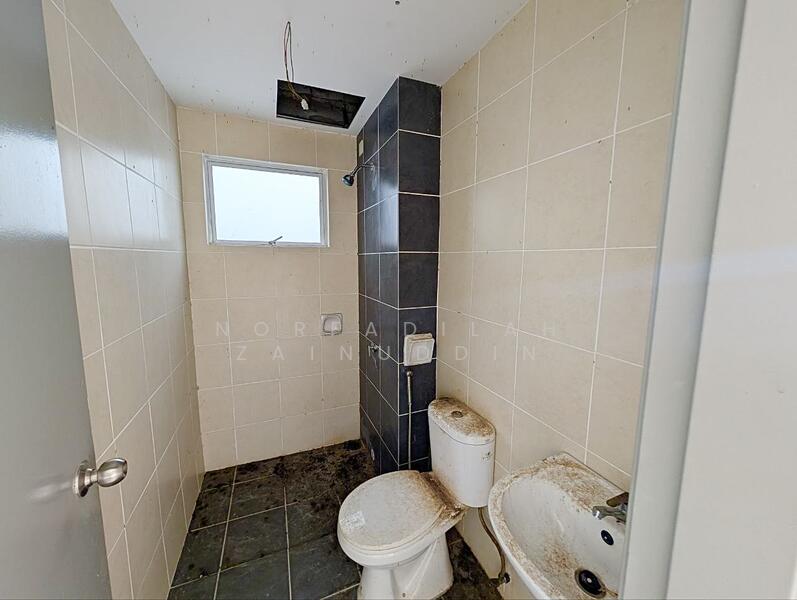 Townhouse for Sale in Kuala Selangor (Selangor) - NORFADILAH ZAINUDDIN - Bathroom - PropertyGuru.com.my