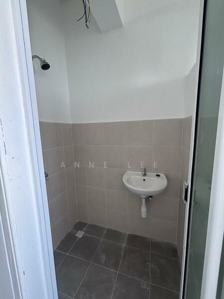 Apartment for Sale at Skyridge Apartment - Anne Lee - Bathroom - PropertyGuru.com.my