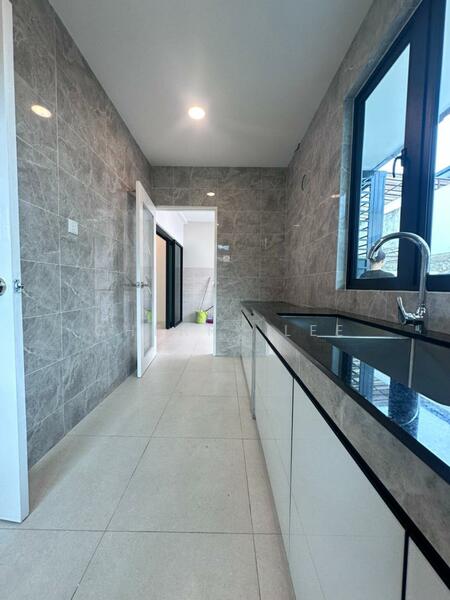 Semi-Detached House for Sale in Green Heights (Kuching) - Cherry Lee - Kitchen - PropertyGuru.com.my