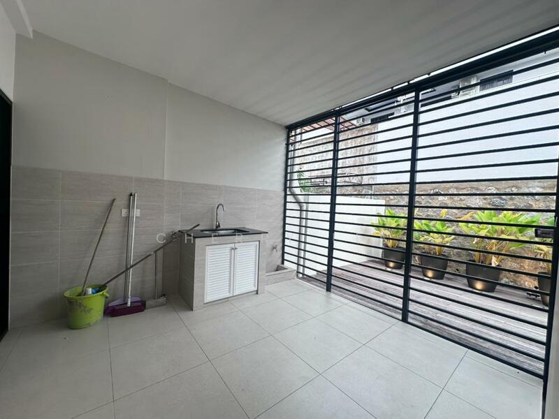 Semi-Detached House for Sale in Green Heights (Kuching) - Cherry Lee - Exterior - PropertyGuru.com.my