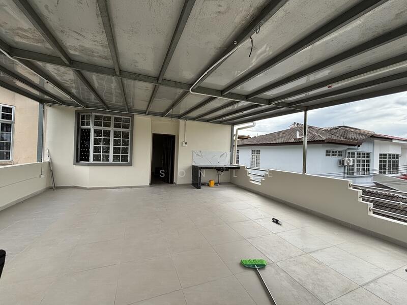 2-storey Terraced House for Sale in Bandar Rinching Seksyen 2 (Semenyih) - Jason Lee - Balcony - PropertyGuru.com.my