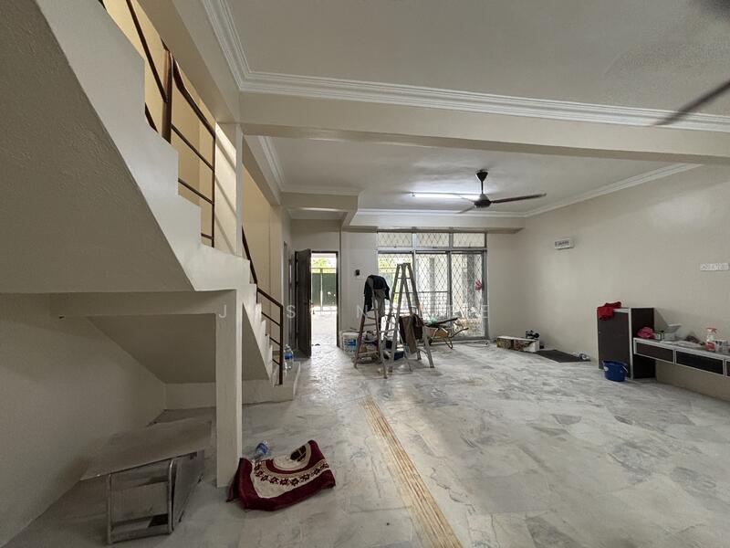 2-storey Terraced House for Sale in Bandar Rinching Seksyen 2 (Semenyih) - Jason Lee - Living Room - PropertyGuru.com.my