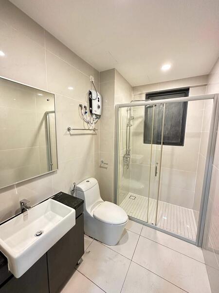 Condominium for Rent at Bay Point @ Country Garden Danga Bay - Dave Sim - Bathroom - PropertyGuru.com.my