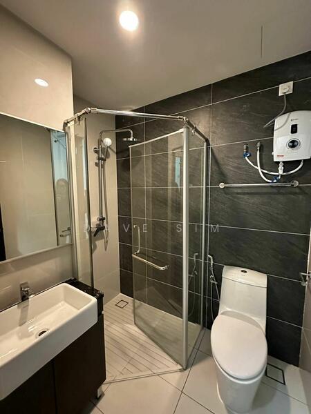 Condominium for Rent at Bay Point @ Country Garden Danga Bay - Dave Sim - Bathroom - PropertyGuru.com.my